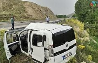 Sivas’ta trafik kazası 1’i ağır 3 yaralı