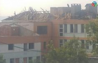 Eski Kozan Devlet Hastanesi binasının yıkımına...