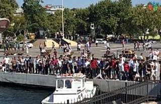 Kadıköy’de denize düşen iki kadın kurtarıldı