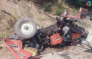 Kula’da traktör devrildi: 1’i ağır 2 yaralı