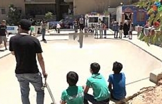 Suriye’de savaşın çocuklarına ilk kaykay parkı