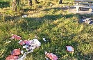 Tekirdağ’da piknik alanında çöp tepkisi