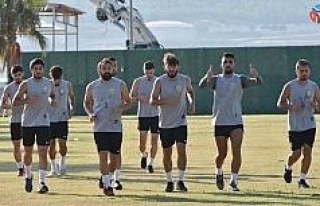 Aliağaspor FK takımı kondisyon depoluyor