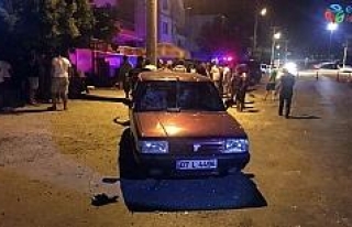 Antalya’da otomobil yayaya çarptı