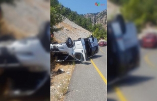 Marmaris’te yolcu minibüsü kaza yaptı; 11 yaralı