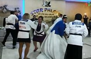 Antalya’da judo müsabakası gibi düğün
