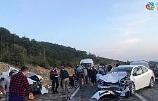 Bursa’da iki araç kafa kafaya çarpıştı, 6 kişi...