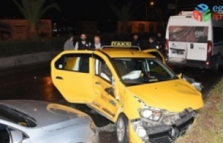 İzmir'de zincirleme trafik kazası: 9 yaralı