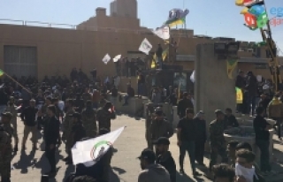 Iraklı Protestocular ABD'nin Bağdat Büyükelçiliği'ni...