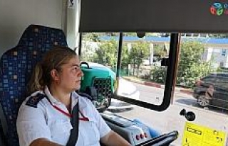 Kadın otobüs şoförü kedileri için görevinden...