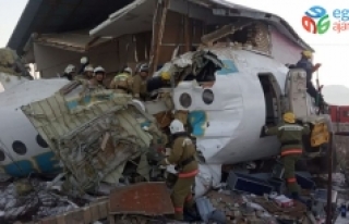 Kazakistan’da uçak düştü:  14 ölü