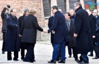 Merkel, Nazi toplama kampını ziyaret sırasında...