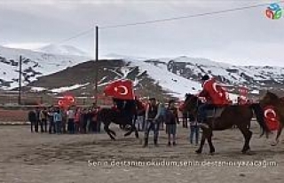 Öğrencilerin at sırtında Türk bayraklı klibi...