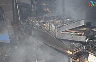 Uşak’ta bir depoda yangın: 2 kişi dumandan etkilendi