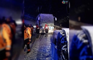 Yolcu otobüsü kar küreme aracıyla çarpıştı:1...