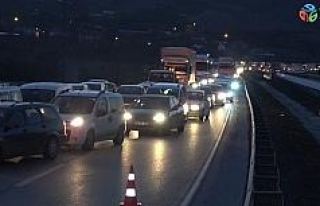 Ankara-Samsun kara yolunda tır devrildi, kilometrelerce...