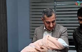 Başkan Çınar’dan Azra bebeğe ilgi