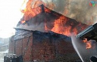 Kastamonu’da iki ev alev alev yandı