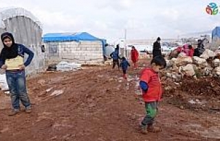 Suriye’de mülteci kampları sel sonrası çamur...