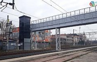 Tren garı üst geçit köprüsü yenilendi