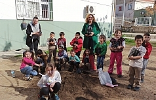 Efes Selçuklu çocuklar yerli tohumla tanışıyor