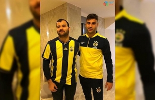 Görme engelli müezzin Fenerbahçeli oyuncularla...
