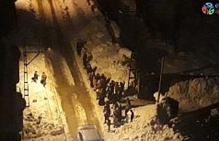 İran’daki deprem Hakkarili vatandaşları sokağa...