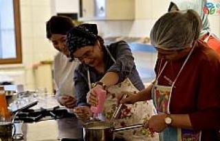 Kadınlar ‘Mutfak Atölyesi’nde hünerlerini sergiliyor