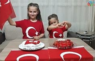Bursa’da çocuklar Türk bayraklı pasta yapıp...