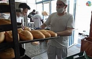 Denizli’de sokak sokak ekmek dağıtıldı