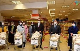 AK Parti kadın kollarından gıda bankasına bağış
