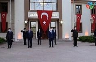 Erzincan protokolü saat 19.19’da İstiklal Marşını...