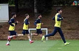 Fenerbahçe’de antrenmanlar sürüyor