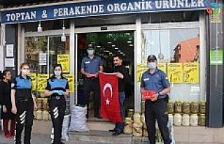Tatvan Türk bayraklarıyla donatıldı