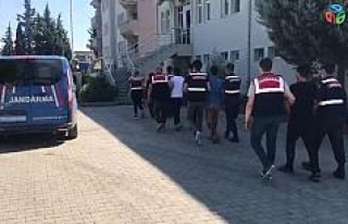 İzmir’de jandarmadan terör operasyonu: 4 gözaltı