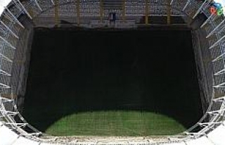 Yeni Adana Stadyumu’nun hibrit çim serimi tamamlandı