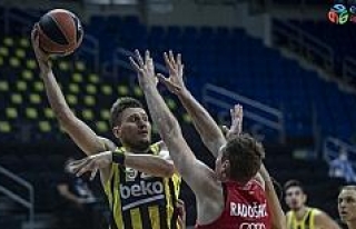 Fenerbahçe Beko, ikinci yarıda yıkıldı