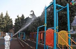 Pamukkale Belediyesi, parklarda dezenfekte çalışması...