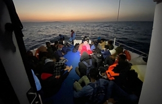 İzmir açıklarında 75 düzensiz göçmen kurtarıldı