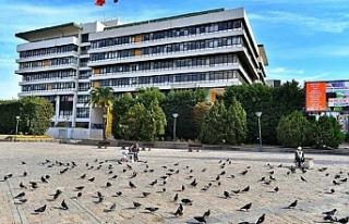 İzmir’de belediye binası tartışması
