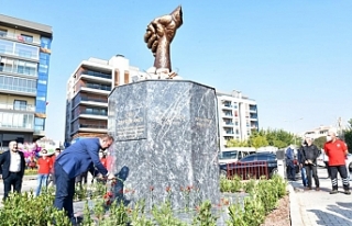 Çiğli'de deprem anıtı açıldı