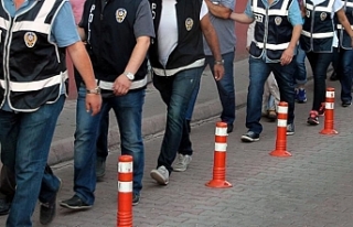 İzmir'de FETÖ operasyonu: 25 gözaltı