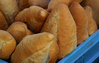 Efes Selçuk Belediyesi ekmeğini halkla bölüşüyor