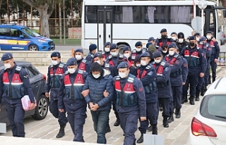 İzmir'de 6 göçmen kaçakçısı tutuklandı