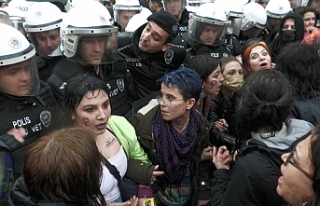 İzmir'de kadınlar direndi! Polis barikatı...