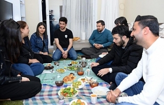 CHP'li Yücel'den gençlerle iftar buluşması:...