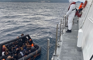 İzmir açıklarında 48 düzensiz göçmen yakalandı