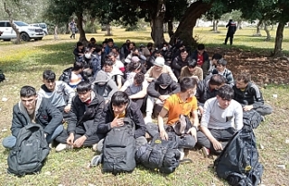 İzmir'de boş arazide 94 Afgan göçmen kurtarıldı