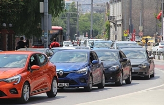İzmir'de trafiğe kayıtlı araç sayısı belli...