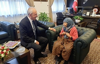 97 yaşındaki Hayriye nine İzmir'den Kılıçdaroğlu'nu...